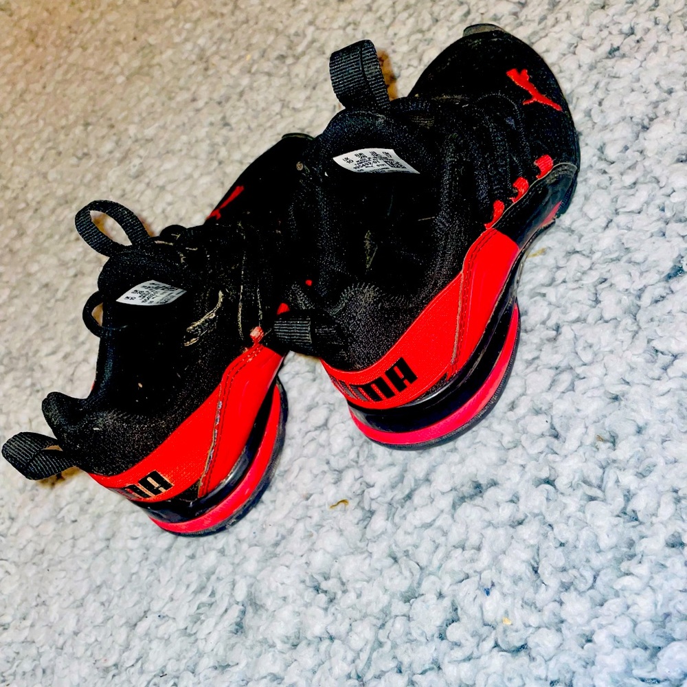 Size little boys 10 puma sneakers